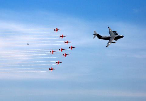 The IAF’s C-17 aircraft, along with a Surya Kiran aircraft squadron, showed off their skills at Aero India 2023.